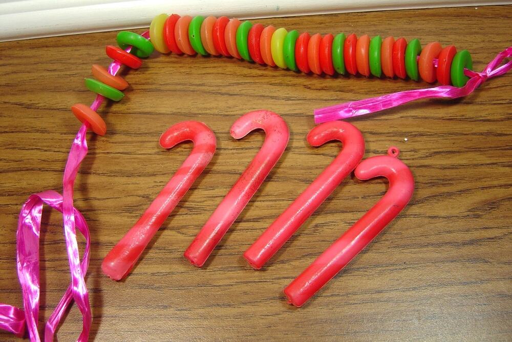VINTAGE PLASTIC LIFESAVER GARLAND-WAS RESTRUNG
